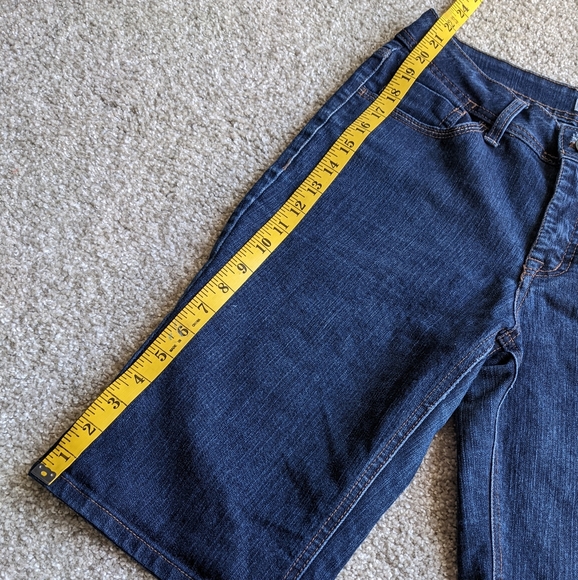 (2/$25) St John's Bay cropped blue jeans knee-length denim shorts - Picture 12 of 14